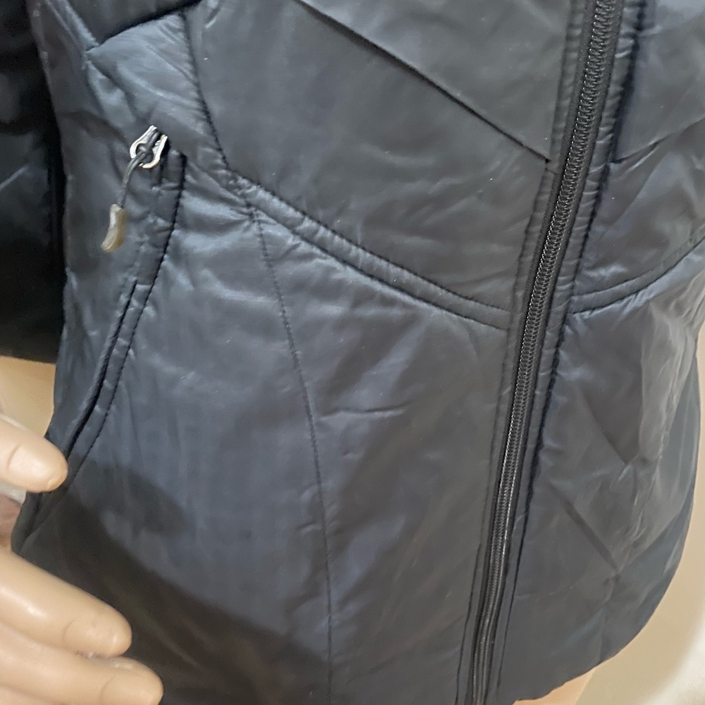 Columbia Women's Black Puffer Jacket - Picture 9 of 16